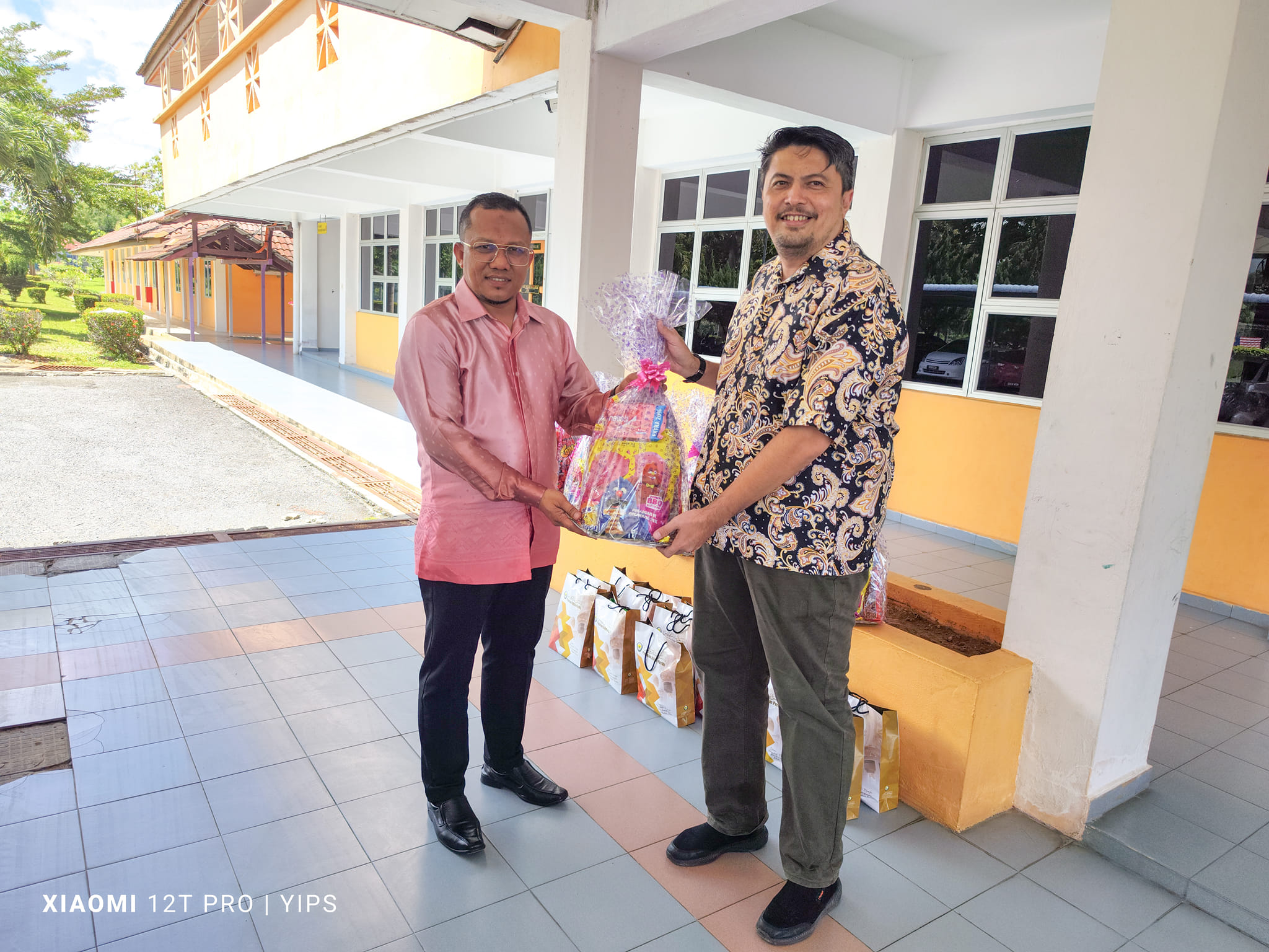 Sumbangan Berupa Hamper Kepada Rumah Kanak Kanak Arau